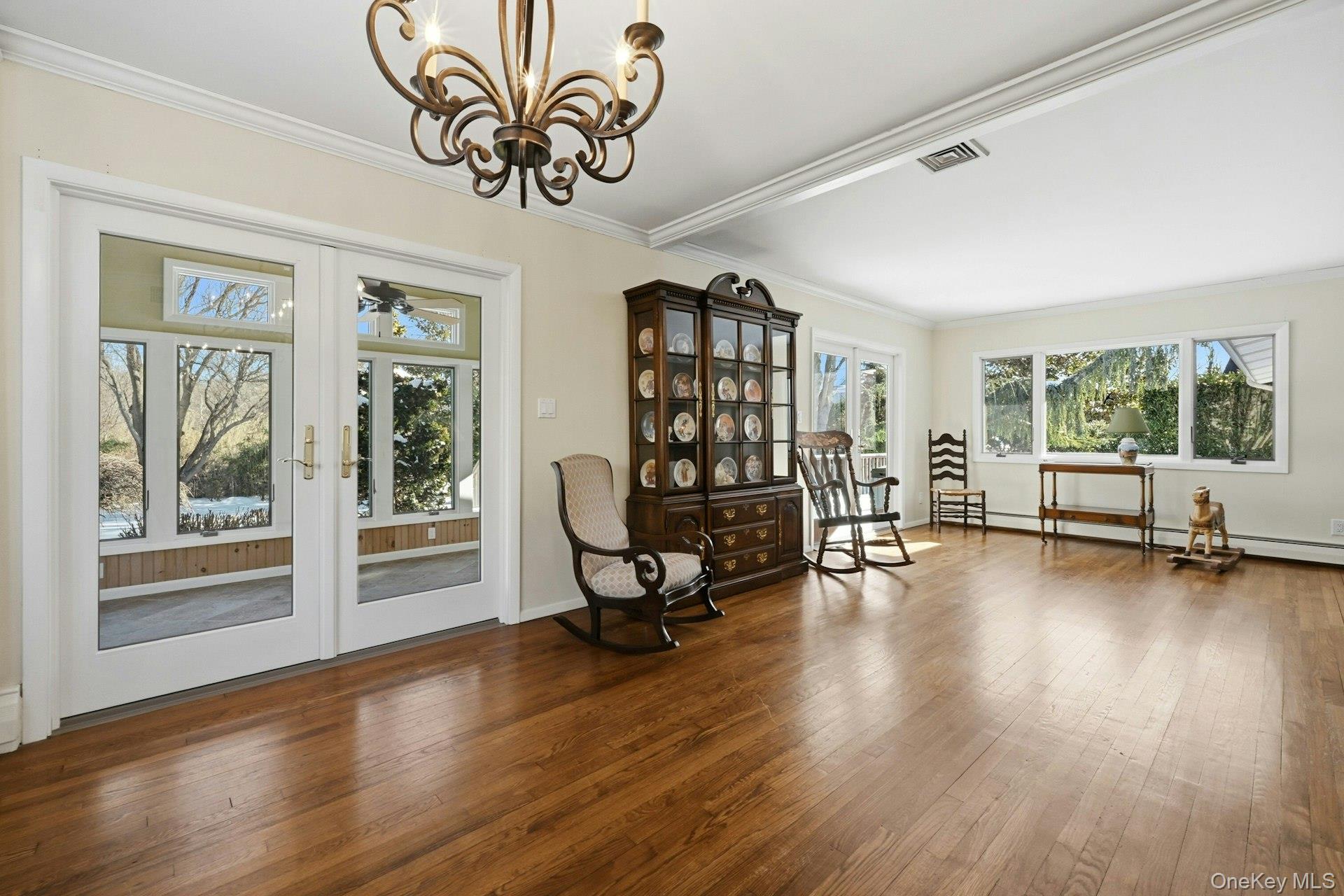 205 Oak Neck Lane, West Islip, NY 11795