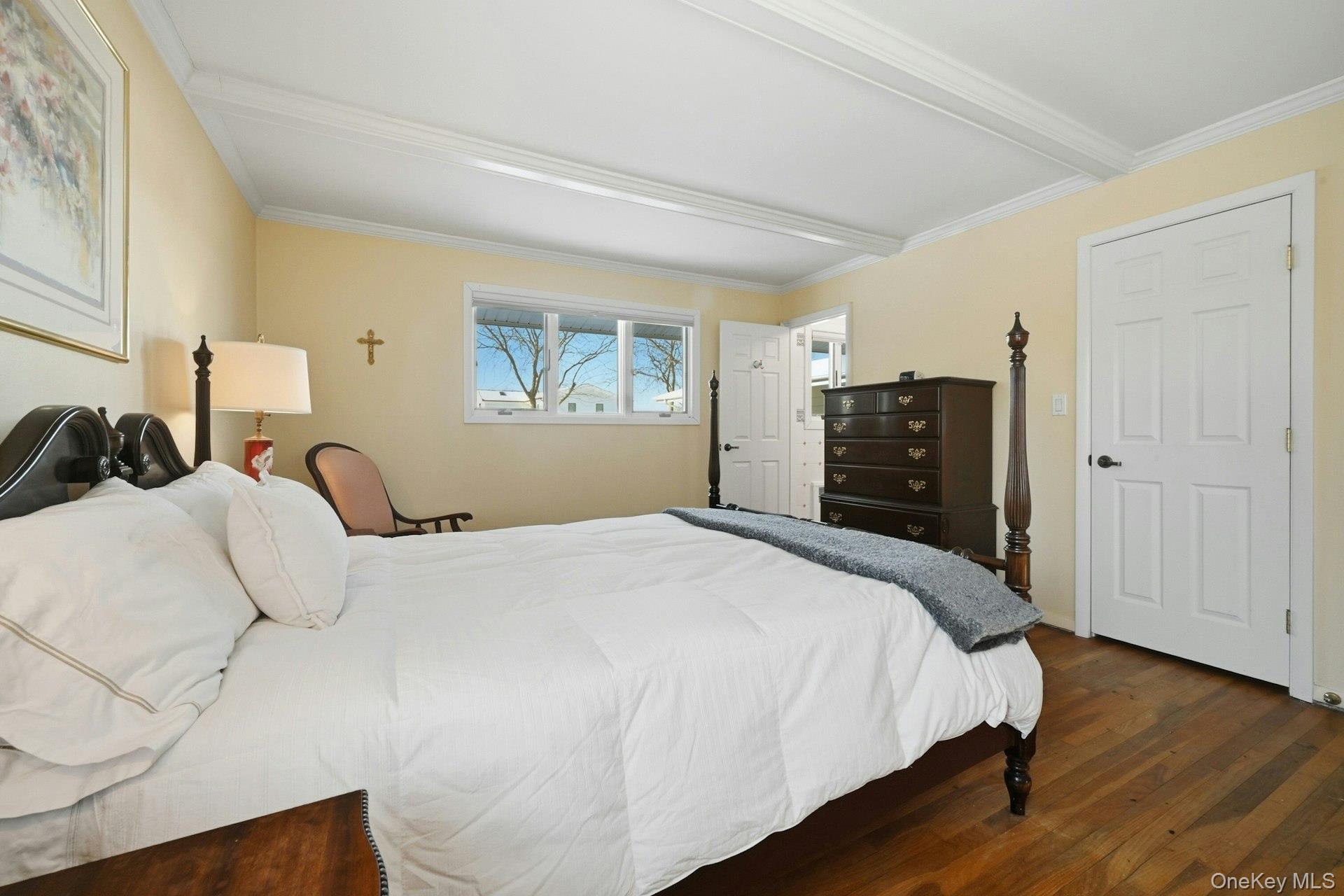 205 Oak Neck Lane, West Islip, NY 11795