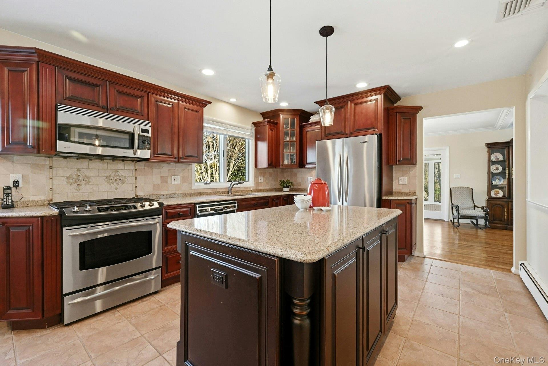 205 Oak Neck Lane, West Islip, NY 11795