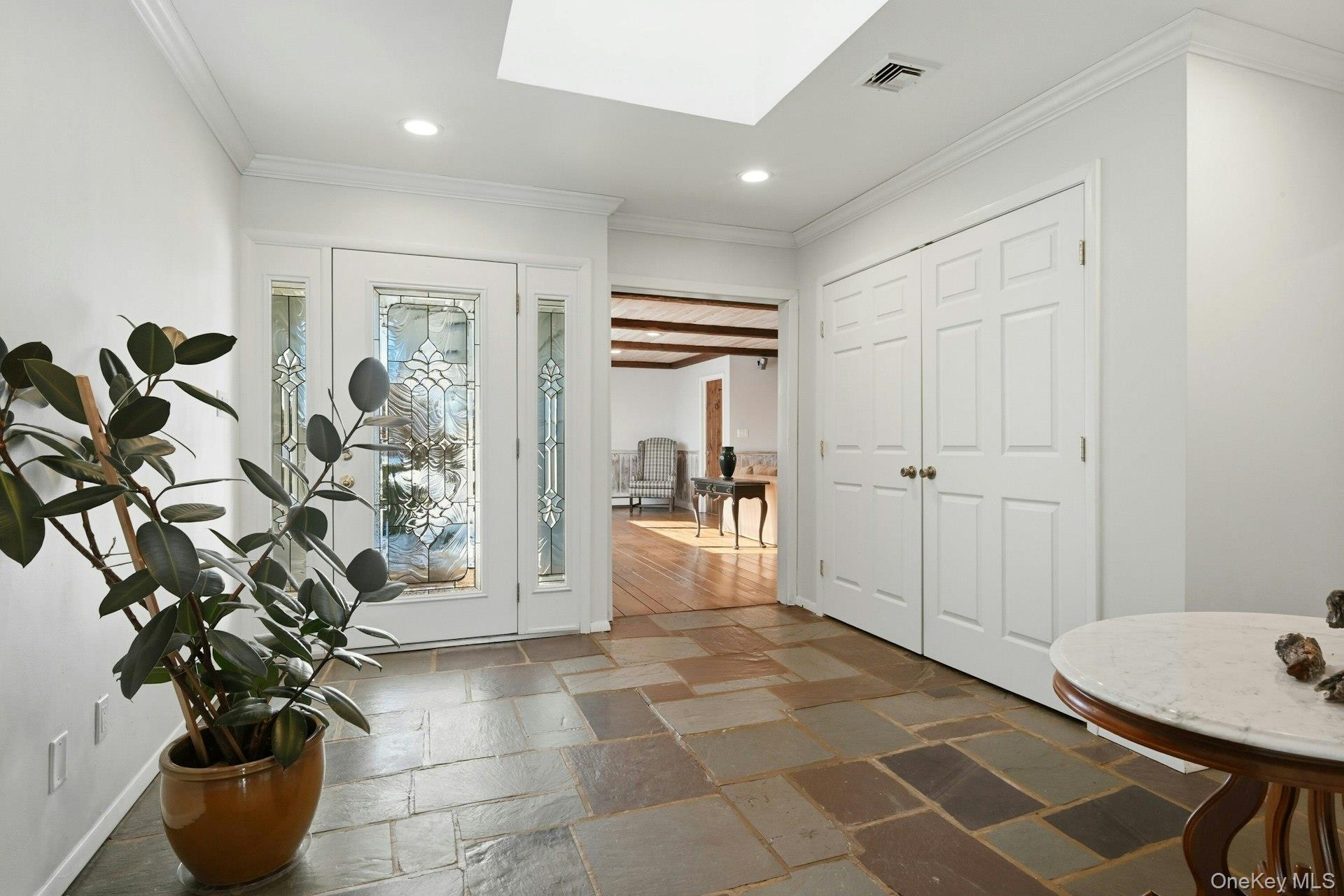 205 Oak Neck Lane, West Islip, NY 11795