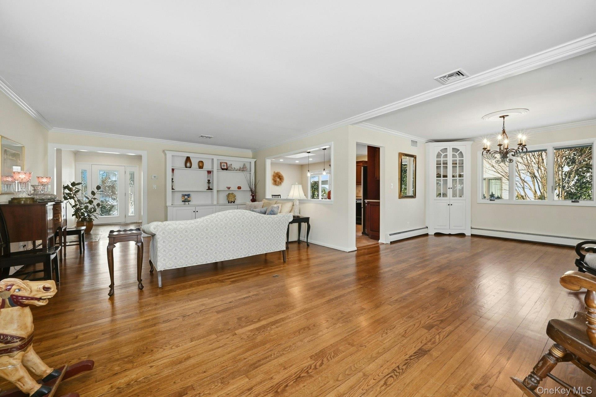 205 Oak Neck Lane, West Islip, NY 11795