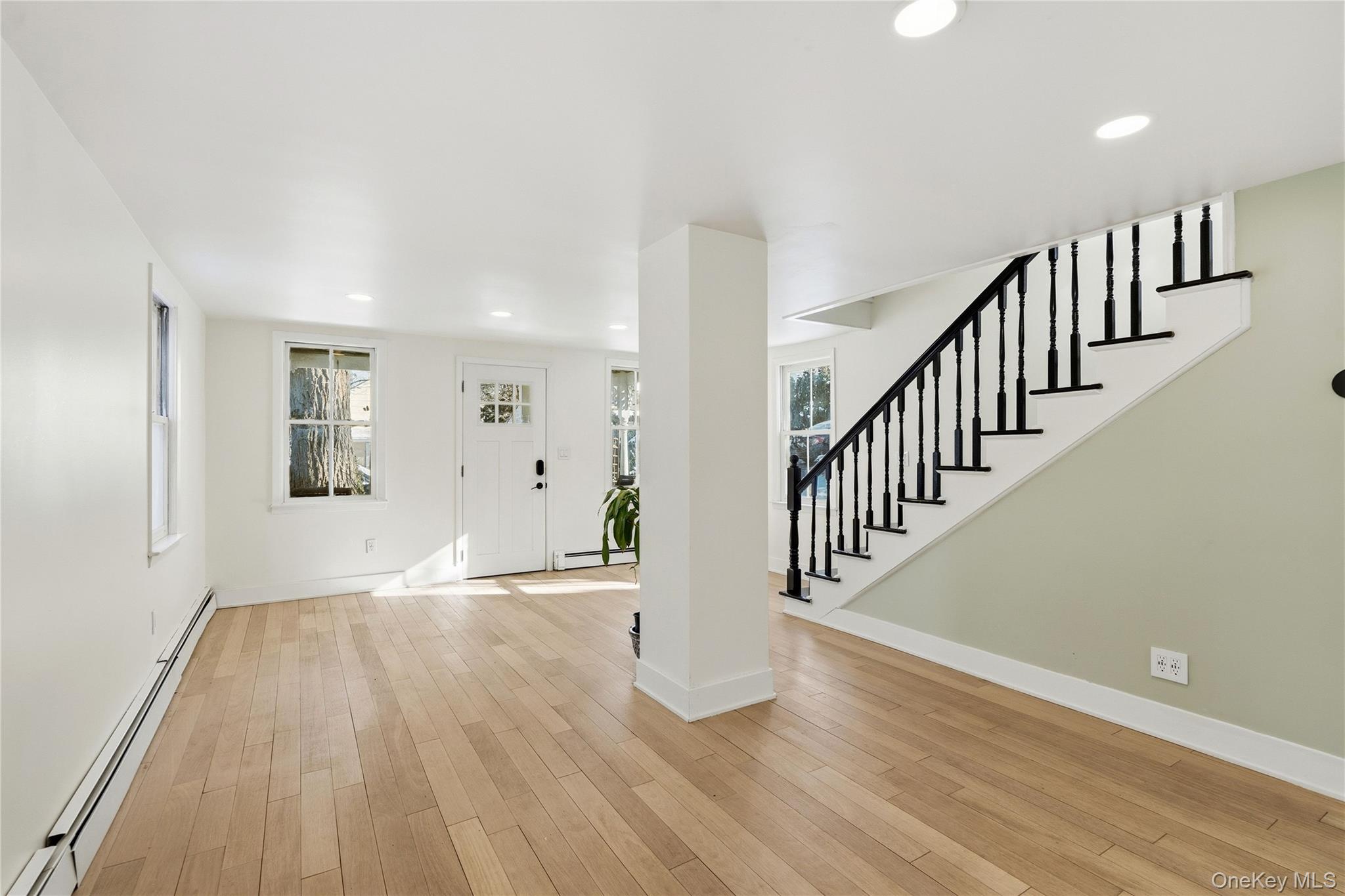 15 Hicks Street, Roslyn, NY 11576