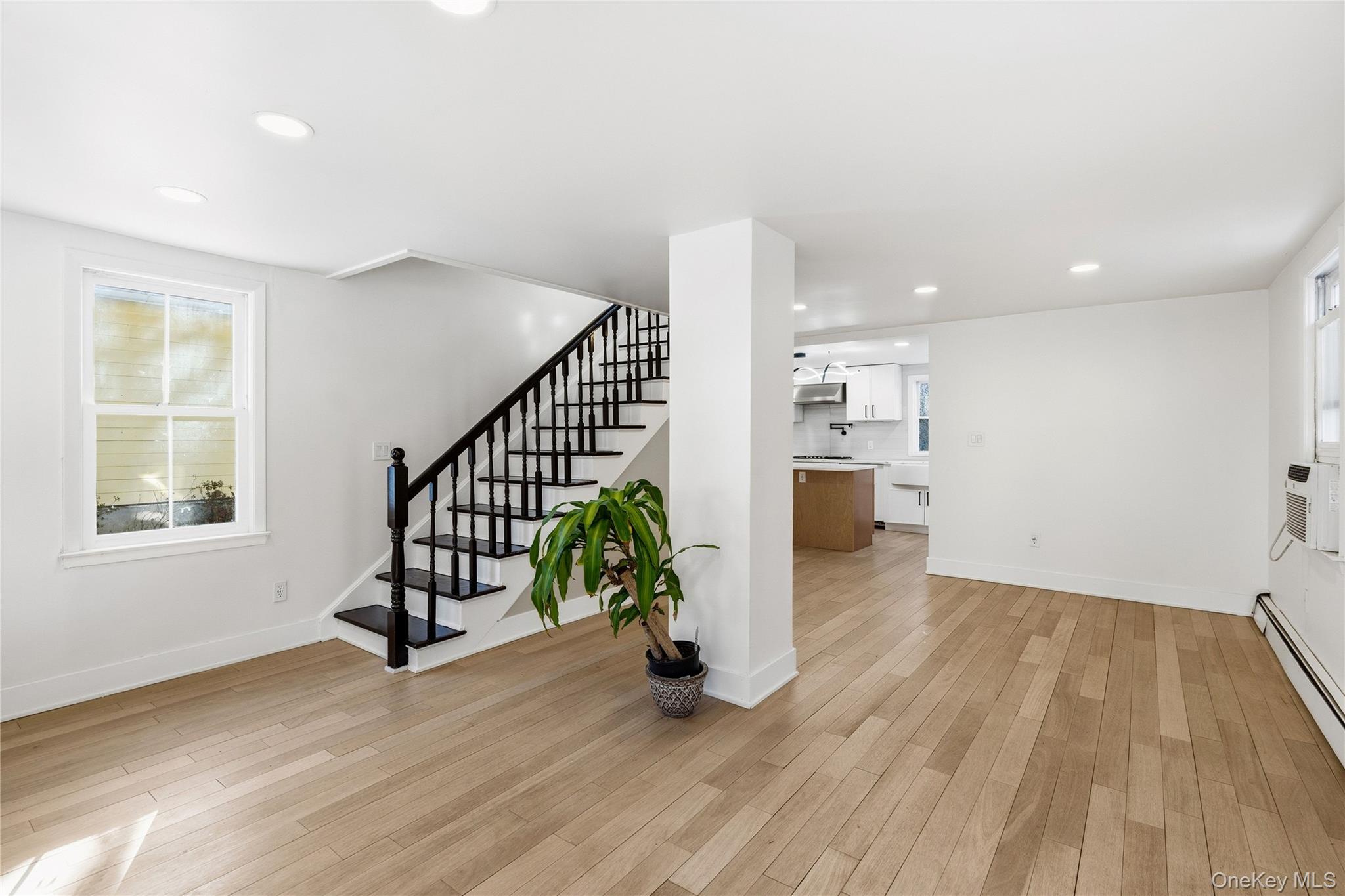 15 Hicks Street, Roslyn, NY 11576