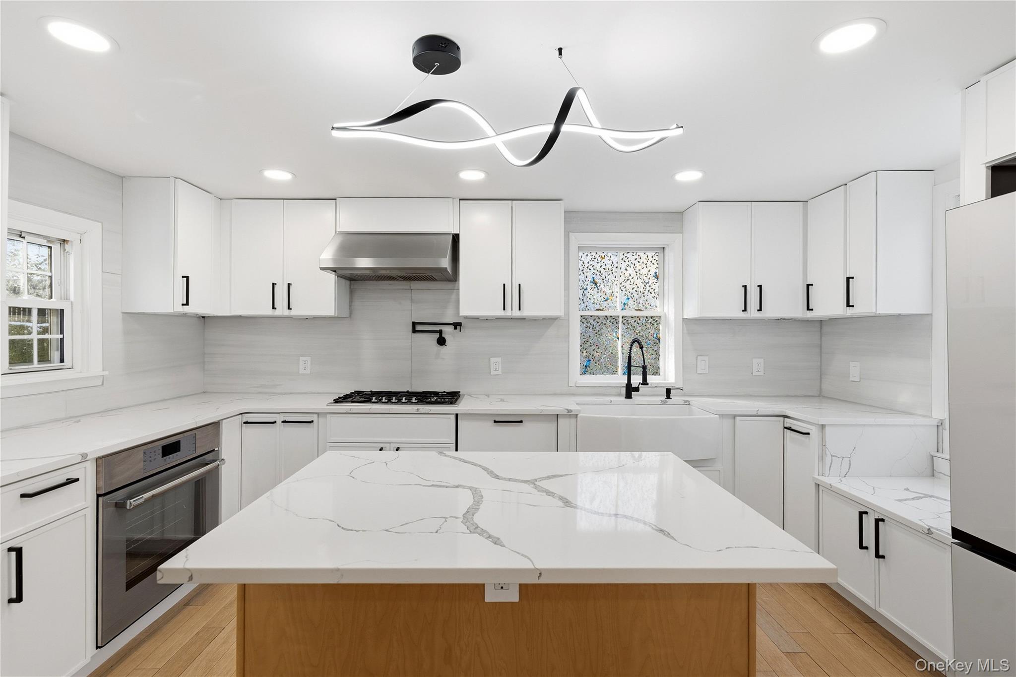 15 Hicks Street, Roslyn, NY 11576