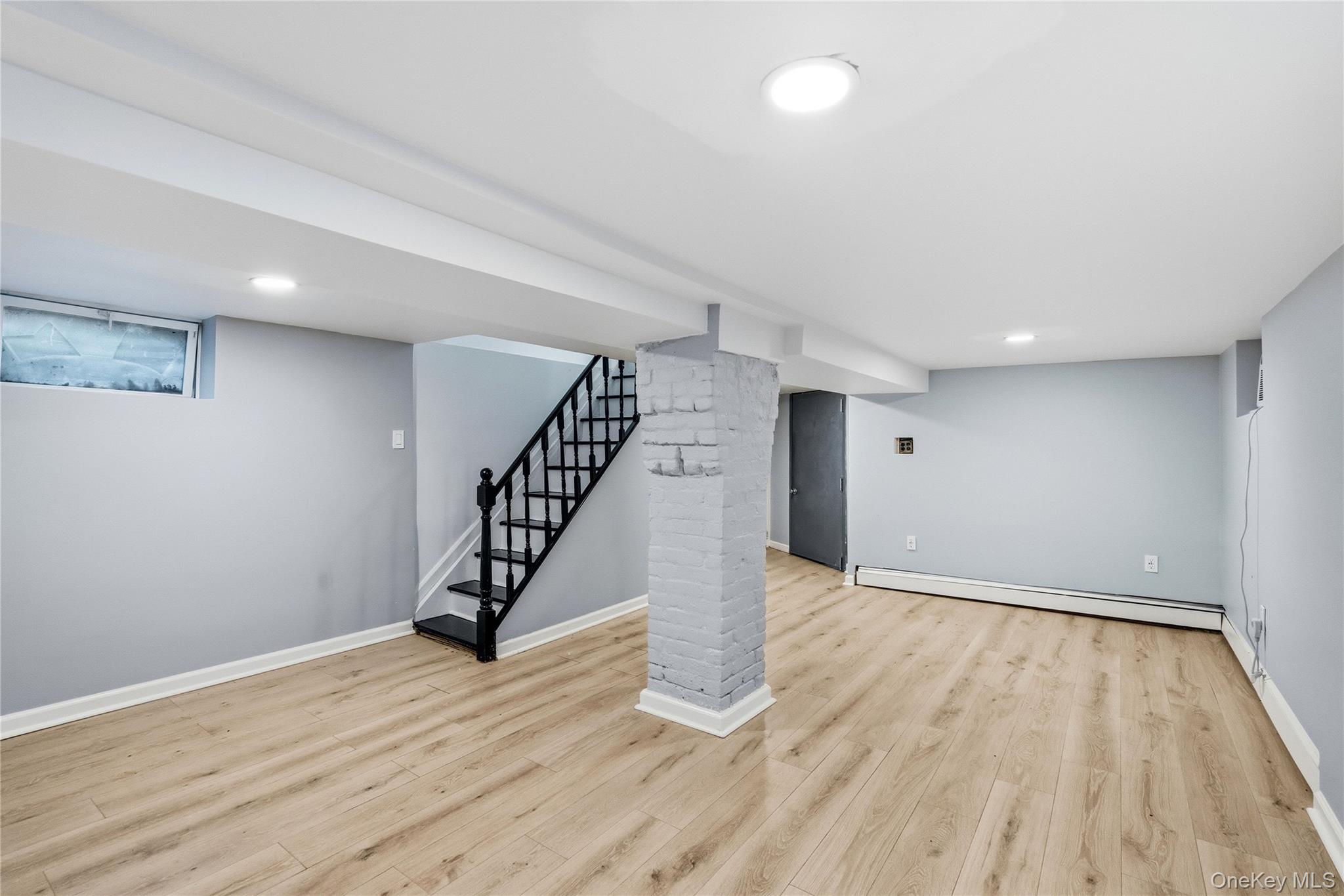 15 Hicks Street, Roslyn, NY 11576