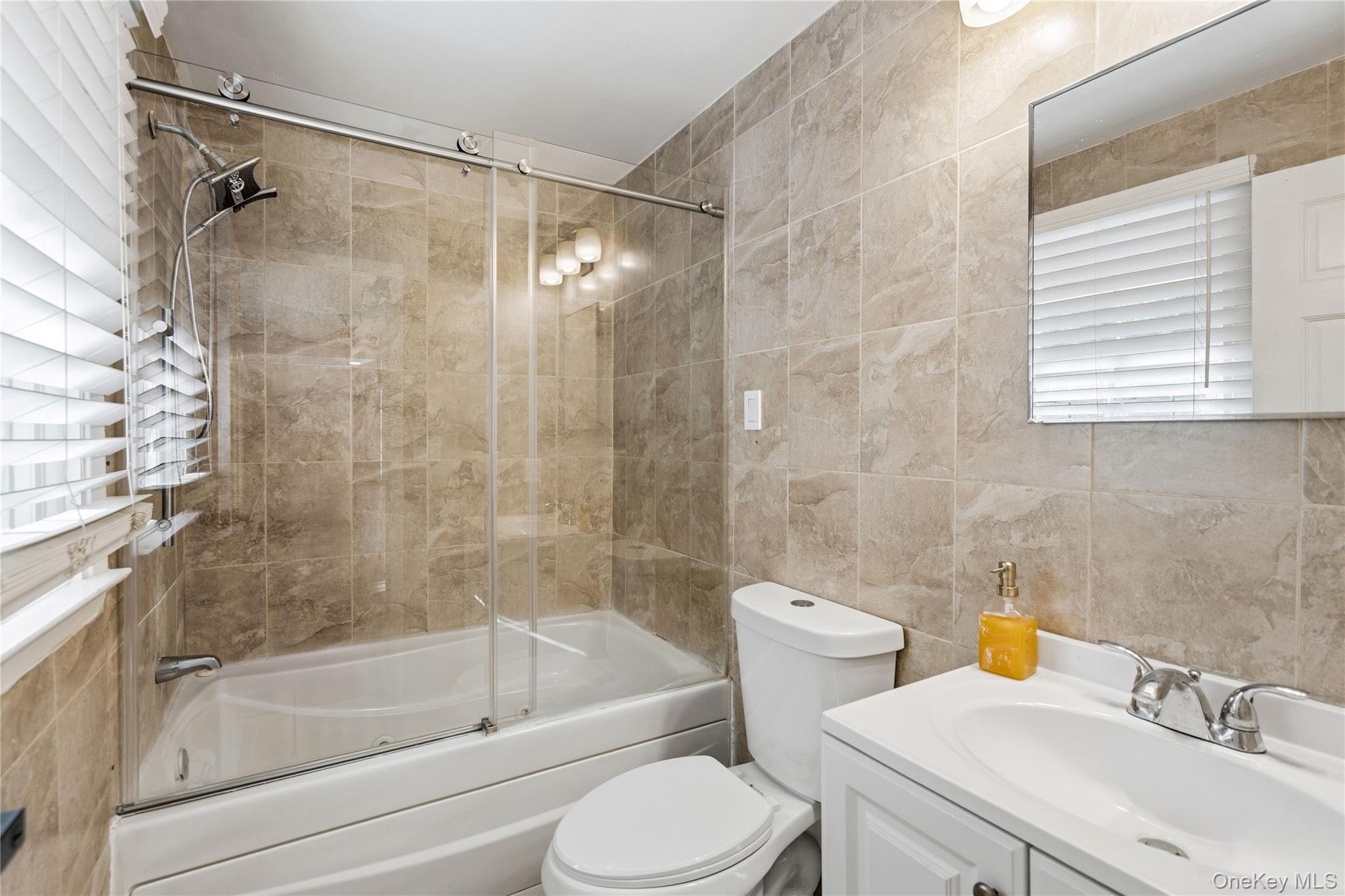 15 Hicks Street, Roslyn, NY 11576