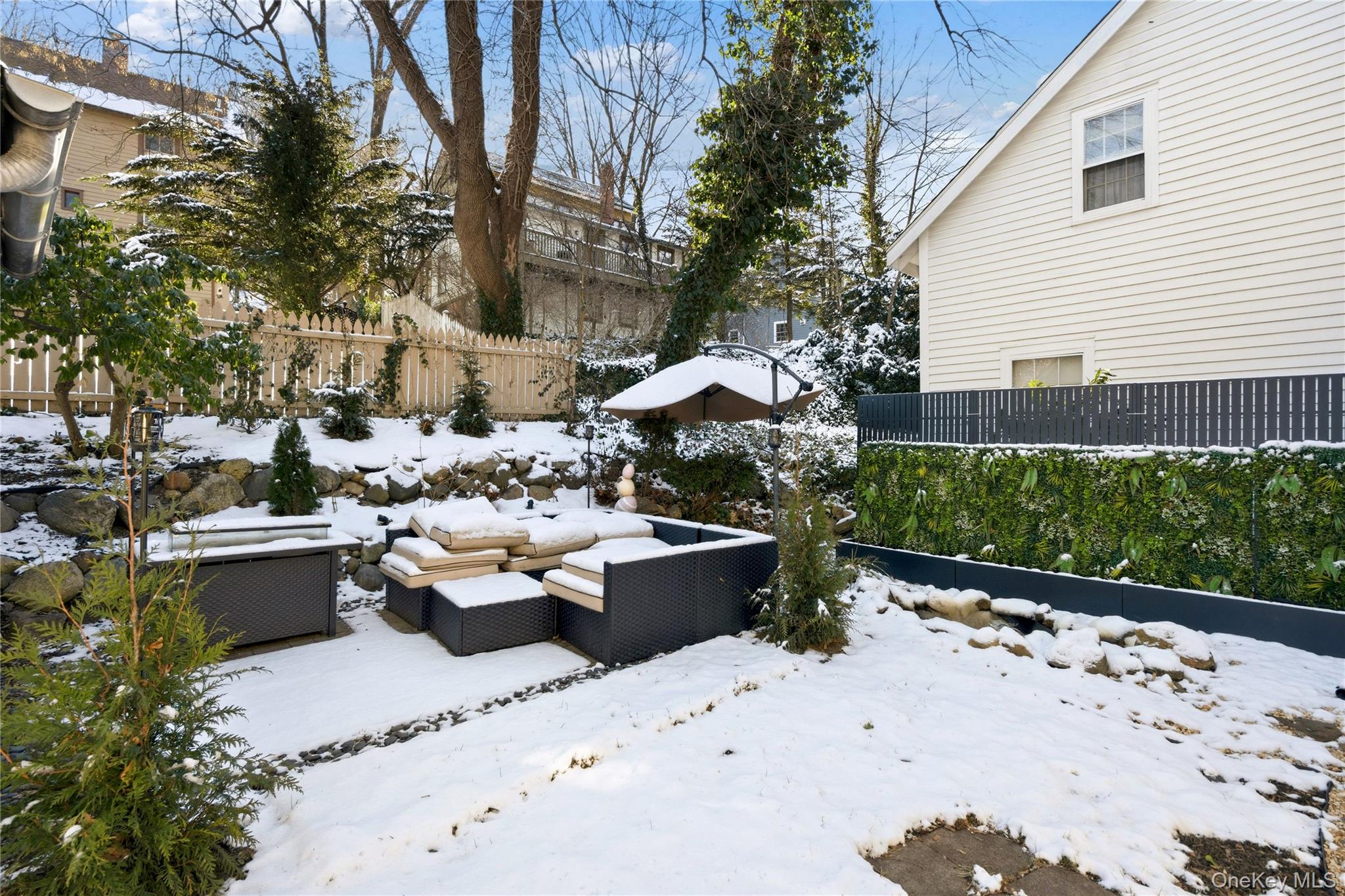 15 Hicks Street, Roslyn, NY 11576