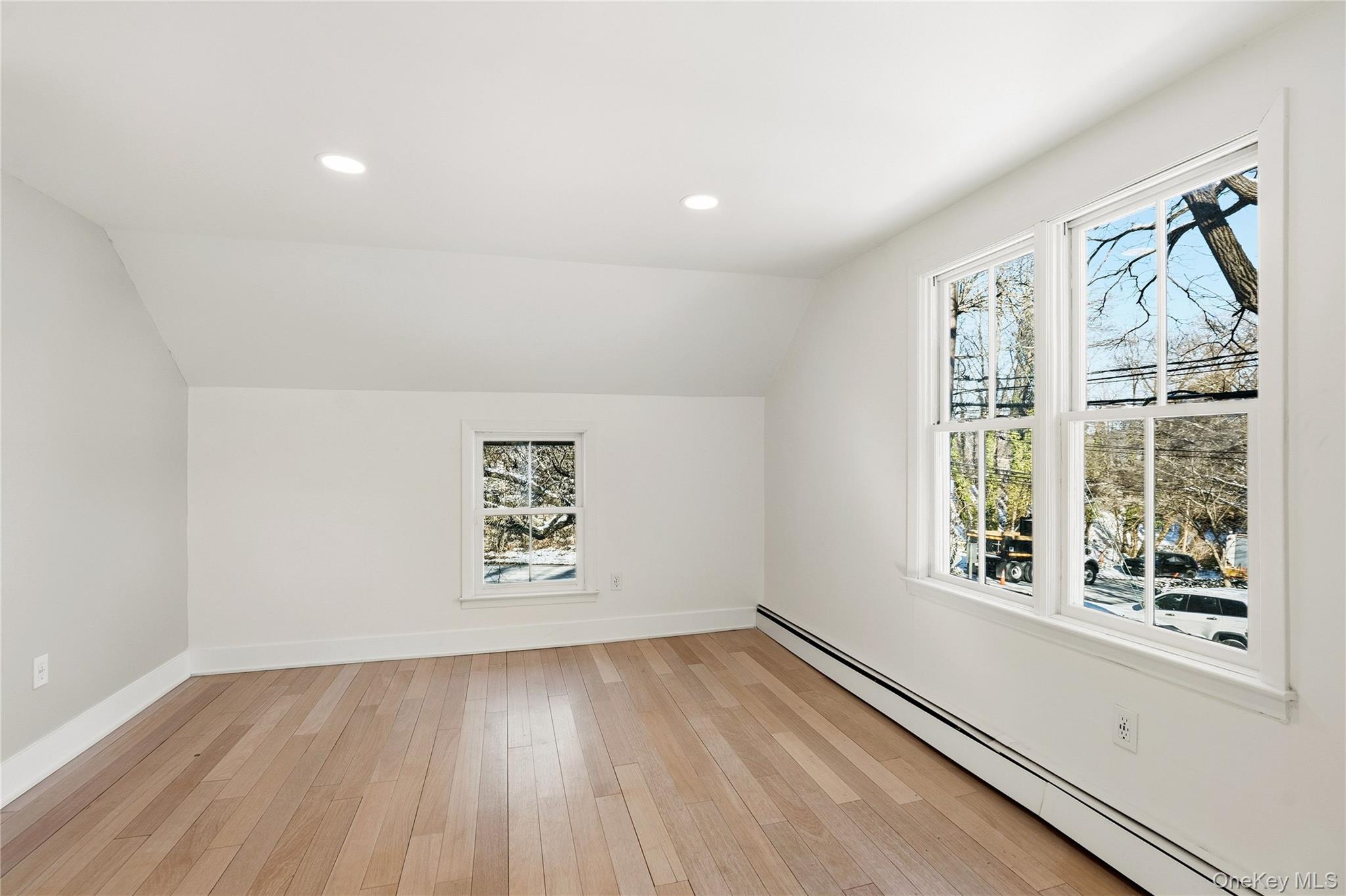 15 Hicks Street, Roslyn, NY 11576