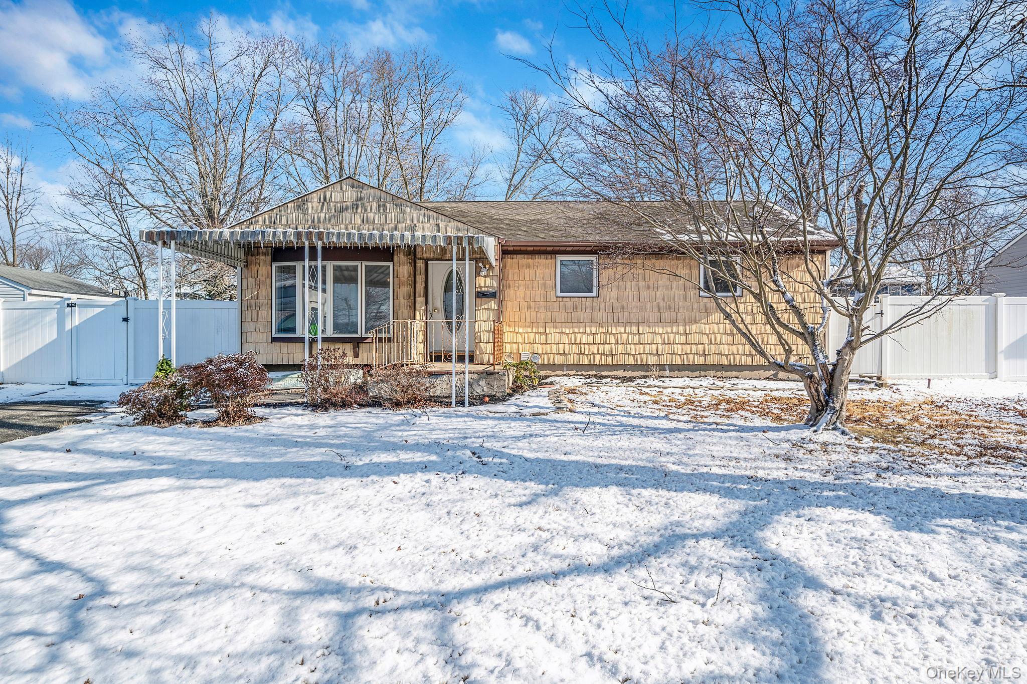 2711 Connecticut Avenue, Medford, NY 11763