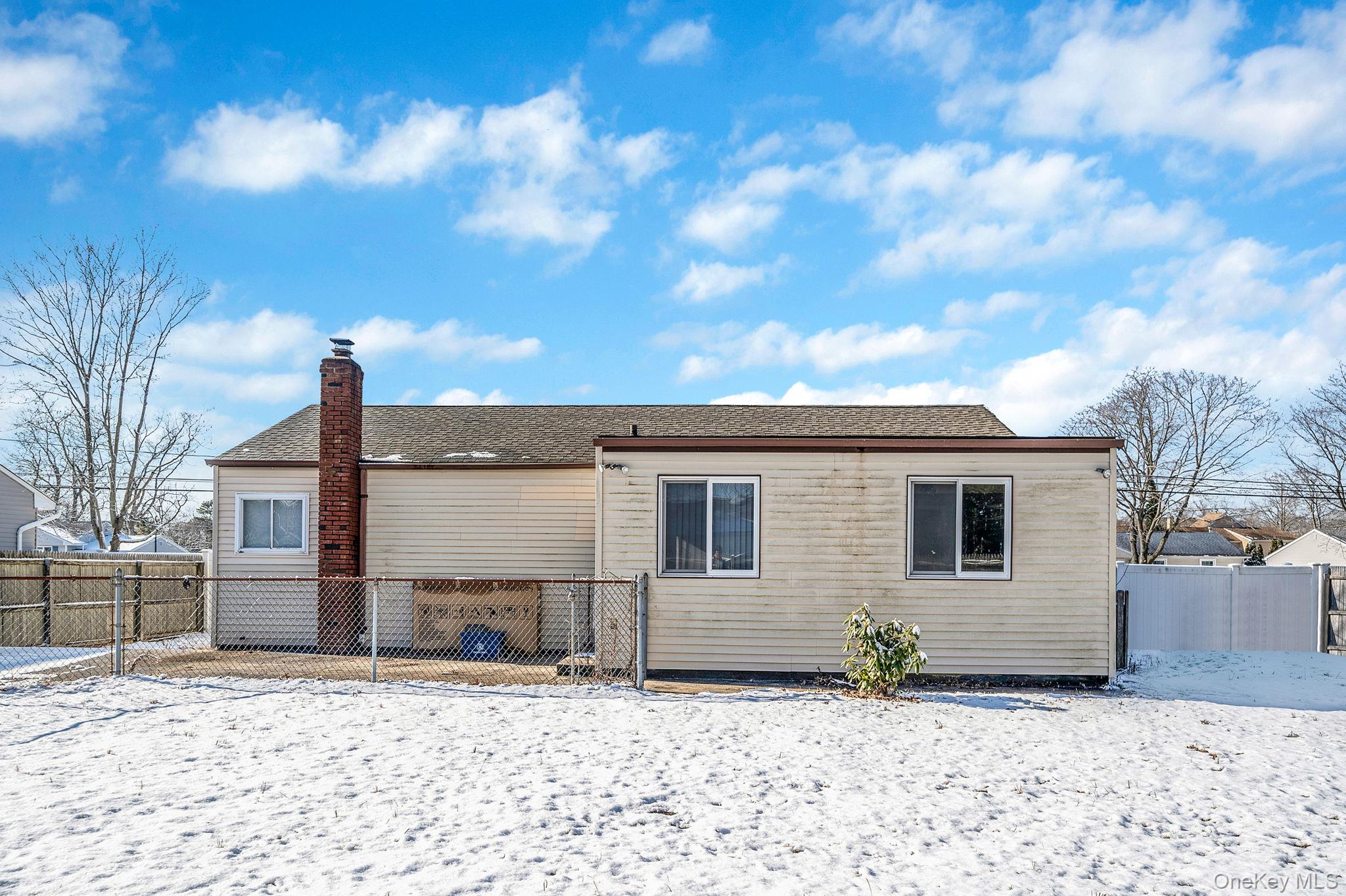 2711 Connecticut Avenue, Medford, NY 11763