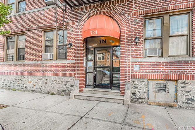 724 E 216 Street # 2C, Bronx, NY 10467