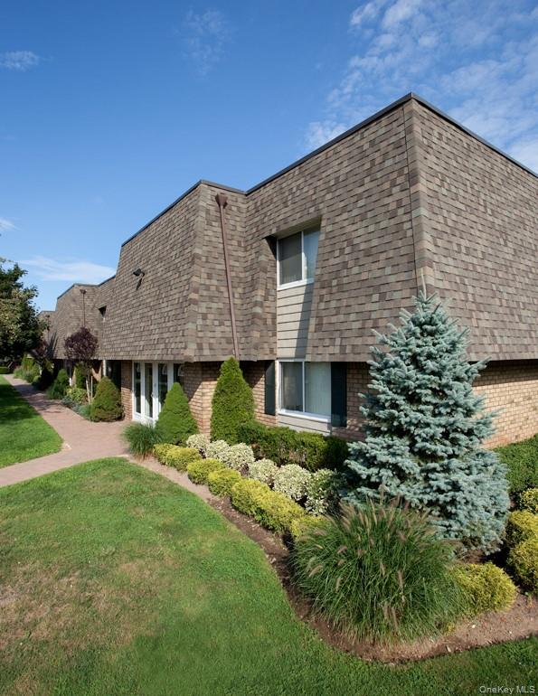 44 Philip Walk # l455, West Babylon, NY 11704