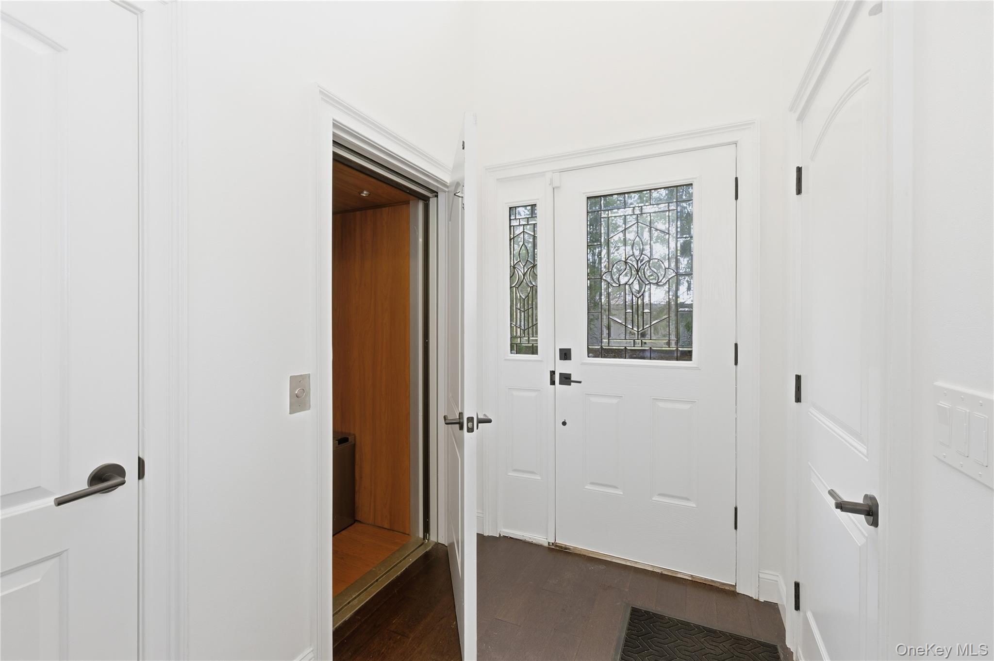 428 Trotting Lane # 428, Westbury, NY 11590