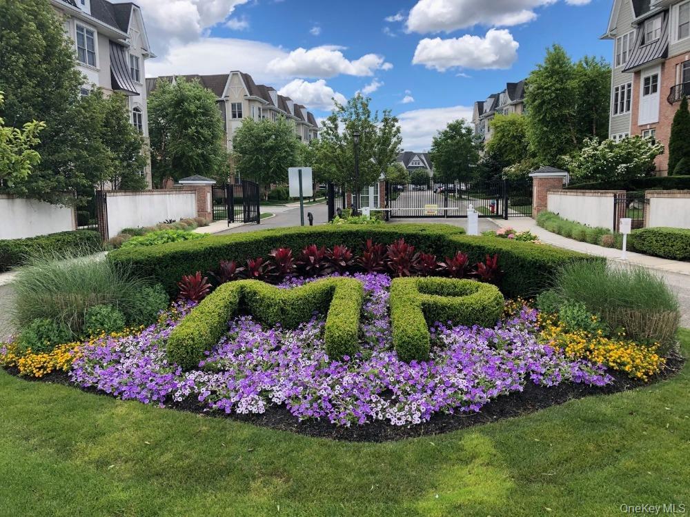 428 Trotting Lane # 428, Westbury, NY 11590