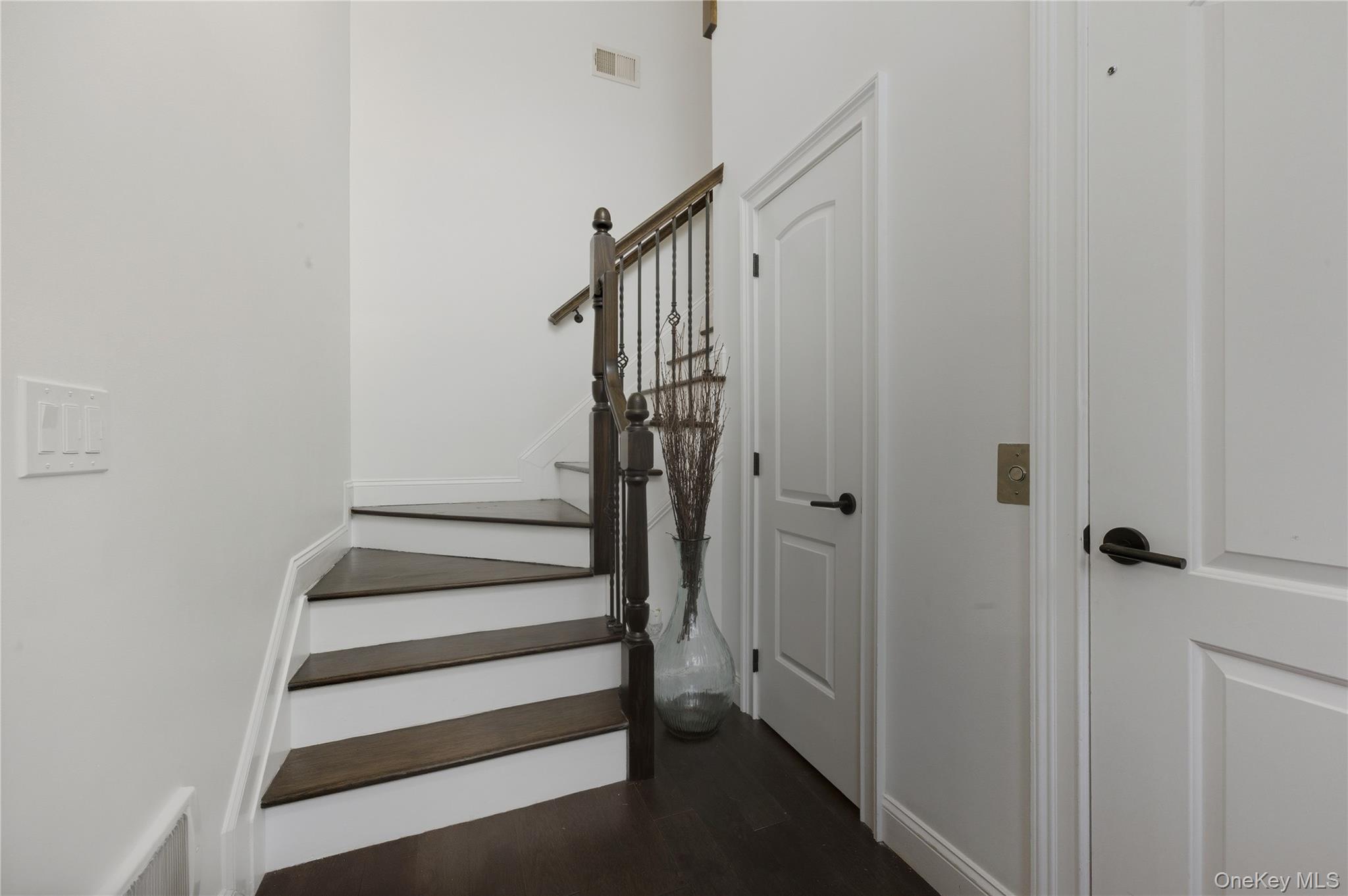 428 Trotting Lane # 428, Westbury, NY 11590