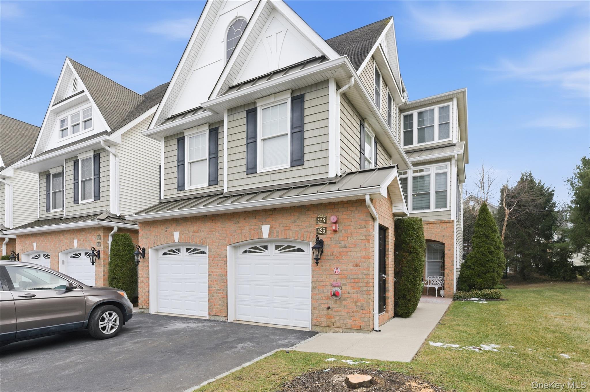 428 Trotting Lane # 428, Westbury, NY 11590