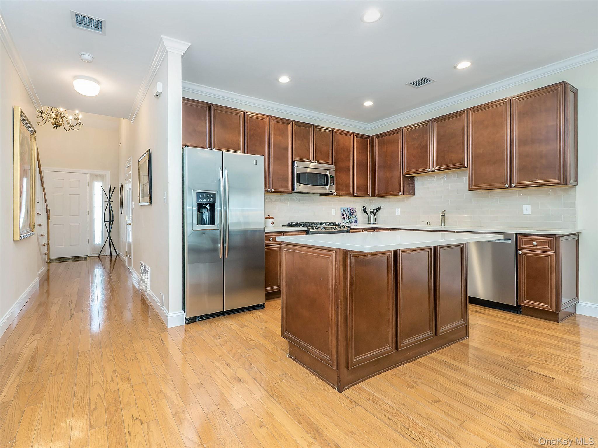 229 Miro Place # 422, Port Washington, NY 11050