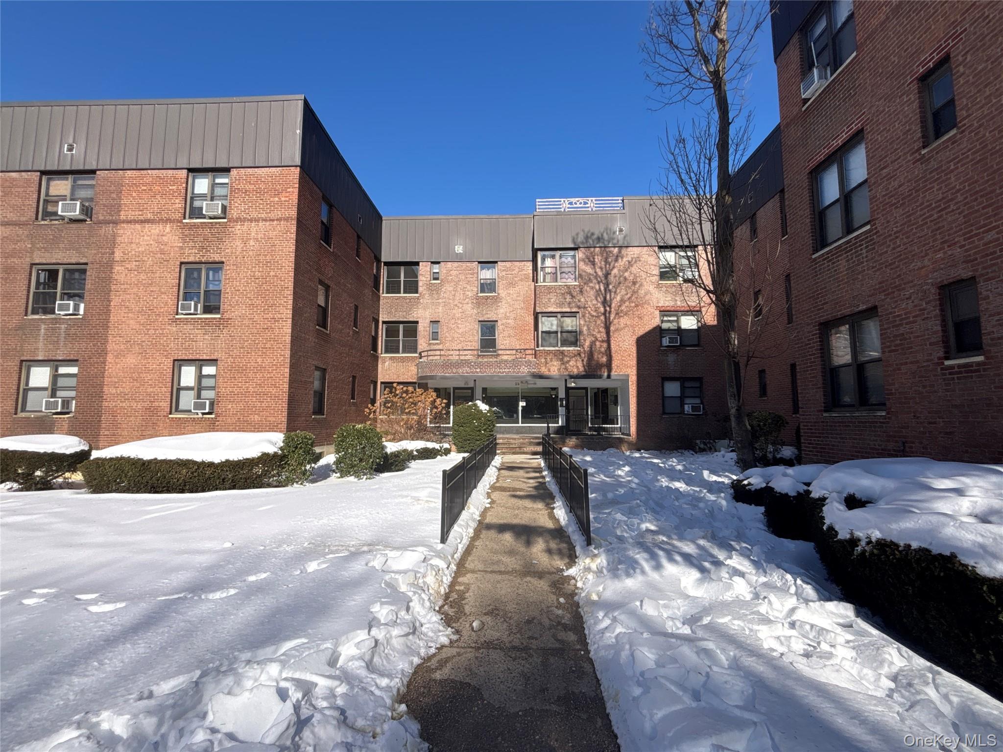 23 Schenck Avenue # 2CE, Great Neck, NY 11021