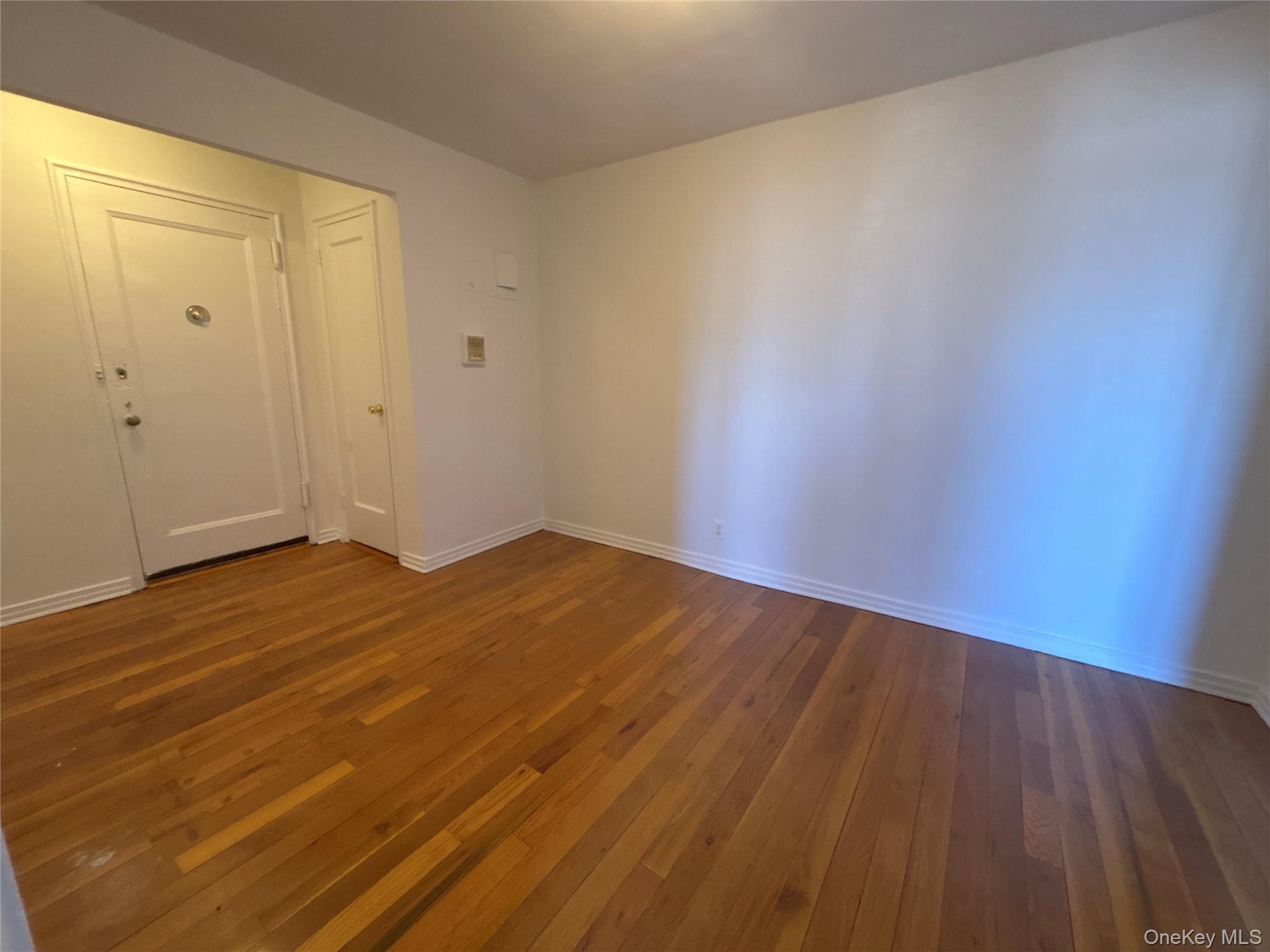 23 Schenck Avenue # 2CE, Great Neck, NY 11021