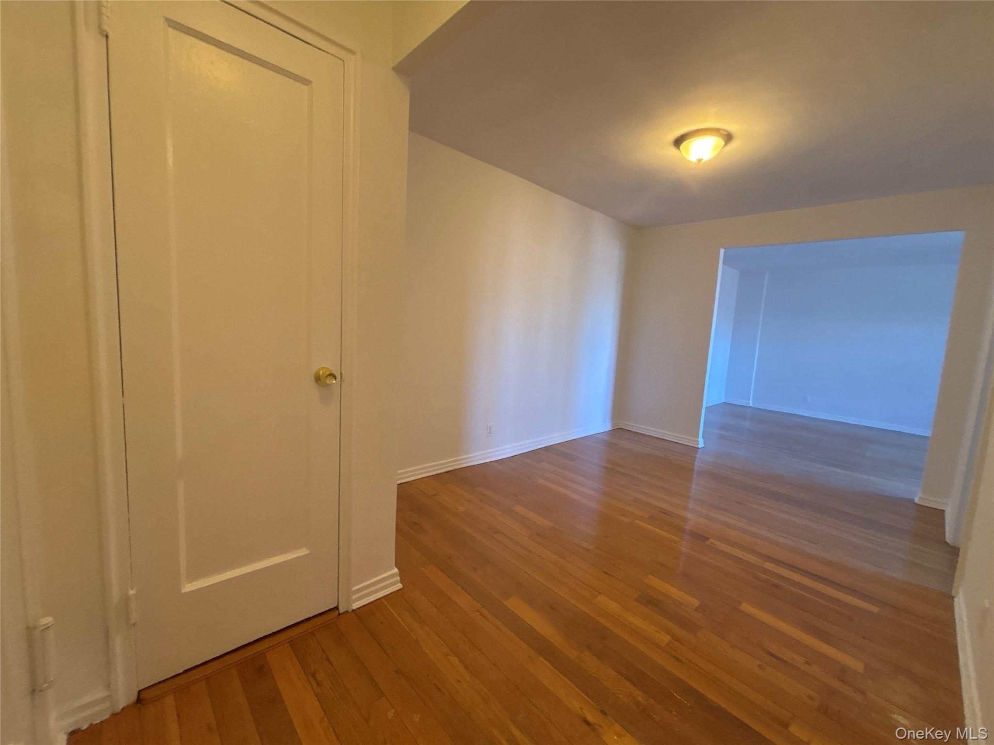 23 Schenck Avenue # 2CE, Great Neck, NY 11021