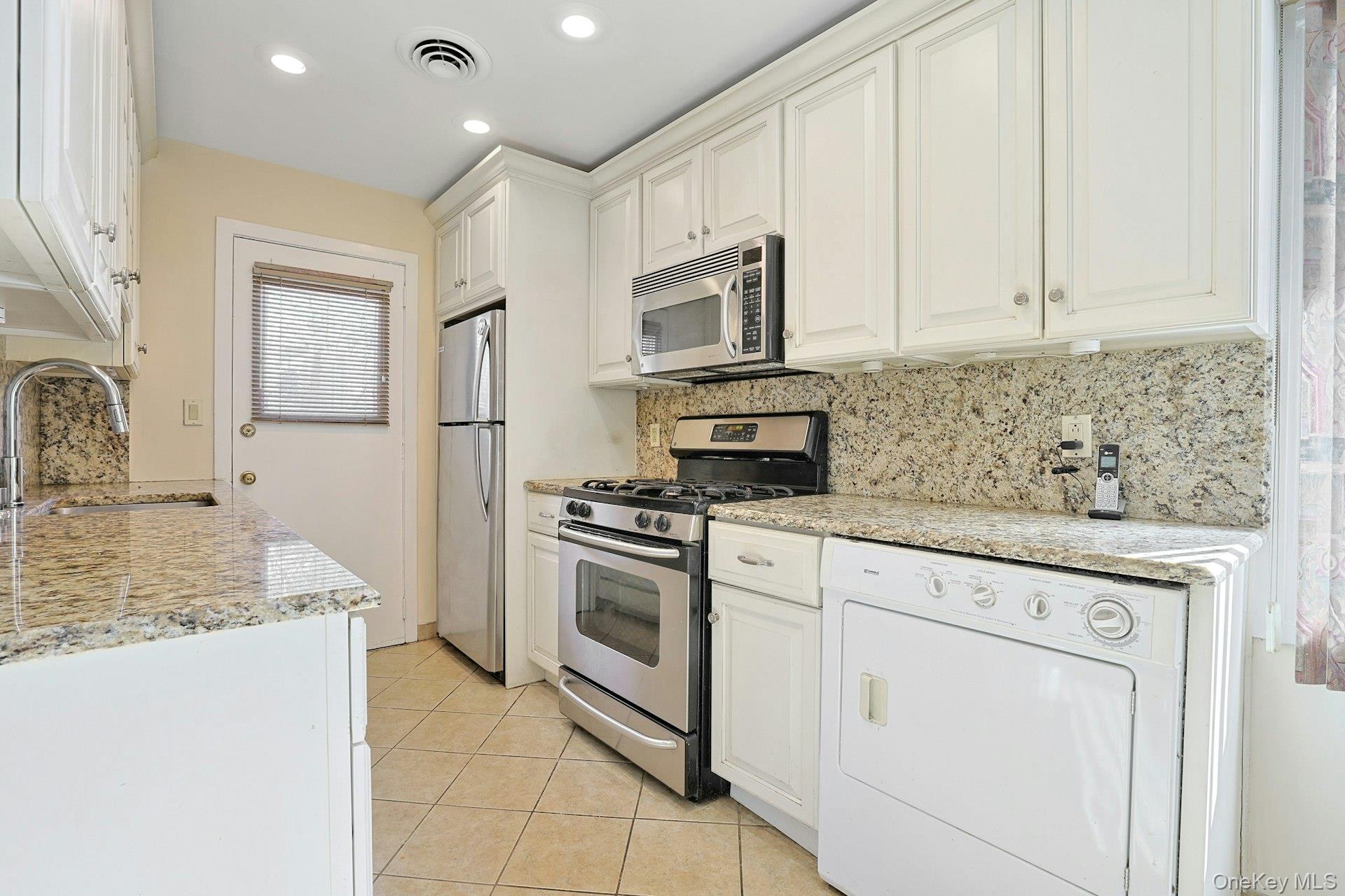 32 Lambert Lane, New Rochelle, NY 10804