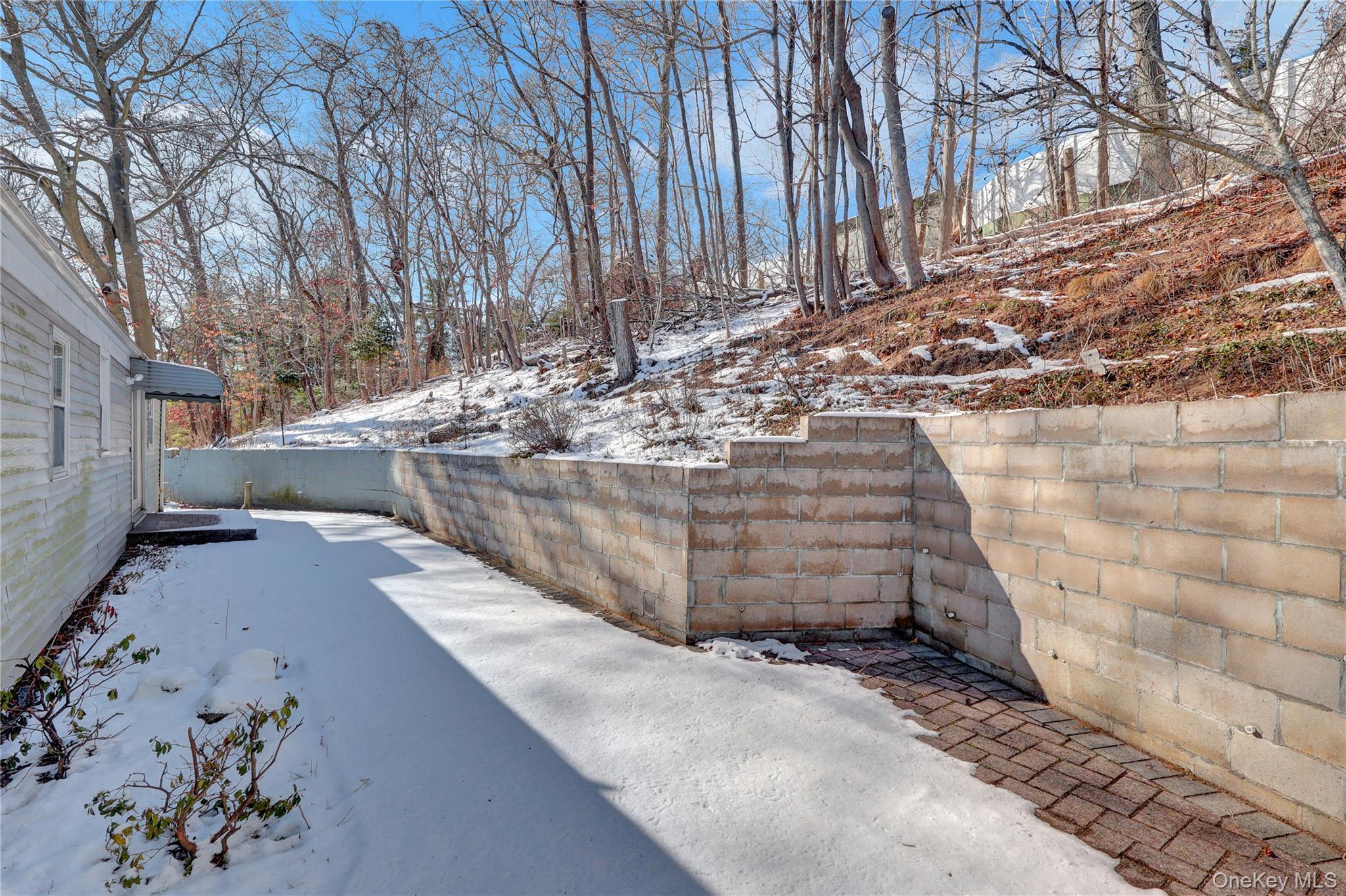 81 Oakside Road, Smithtown, NY 11787