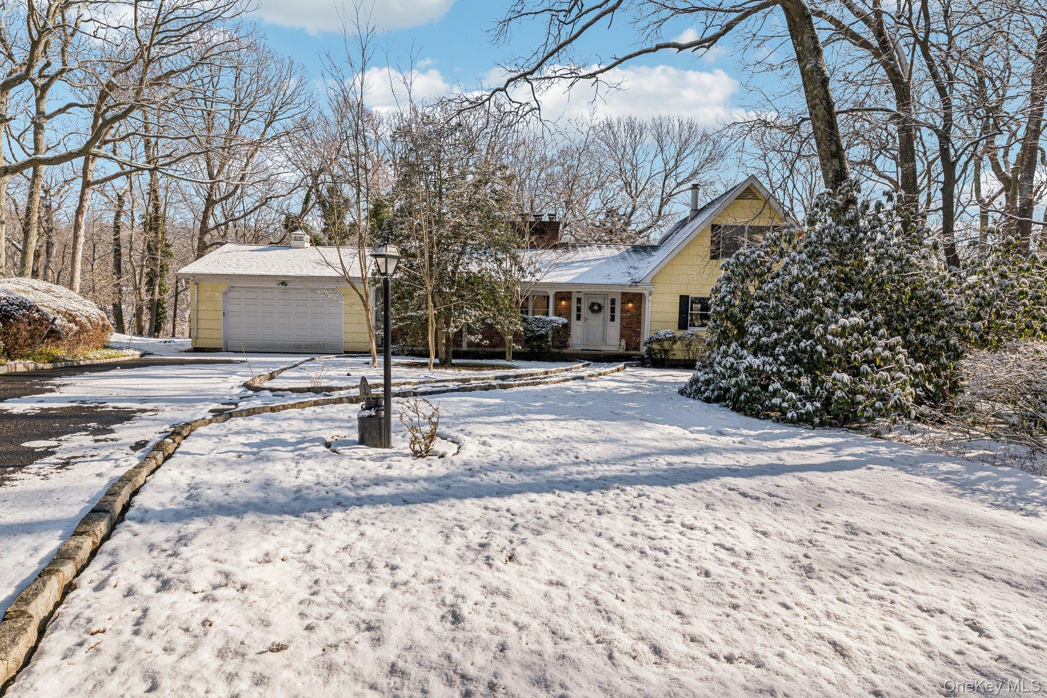 11 Lodge Ln, Belle Terre, NY 11777