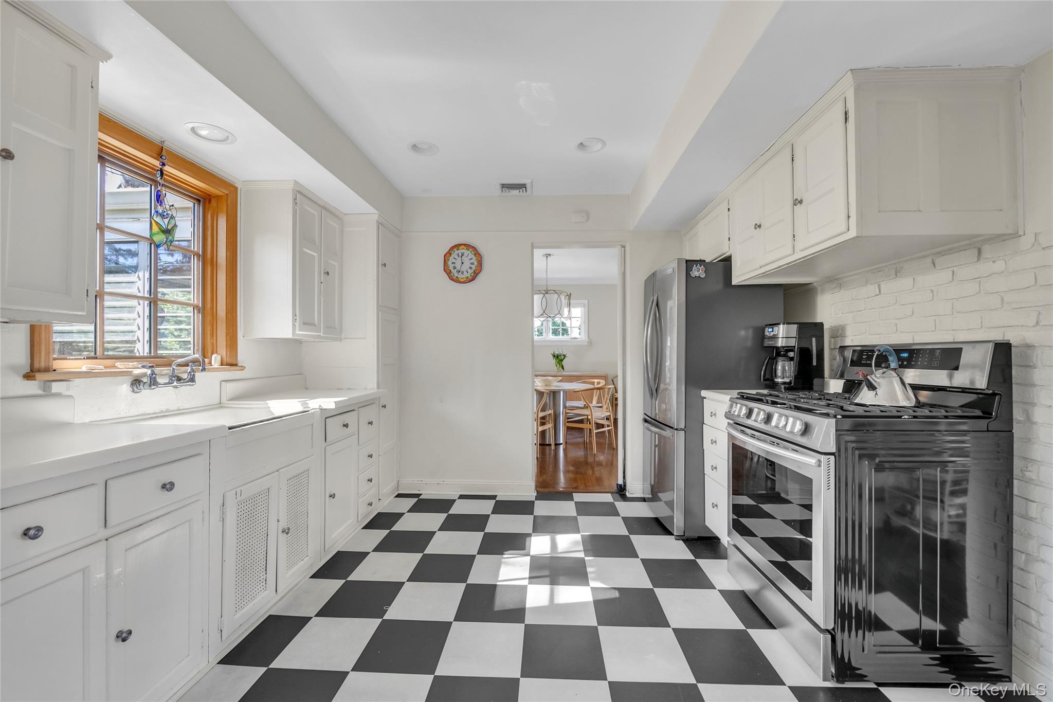 96 Quaker Ridge Road, Manhasset, NY 11030