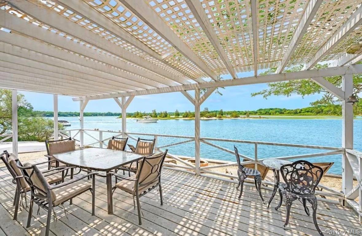 286 Towd Point Road, Southampton, NY 11968