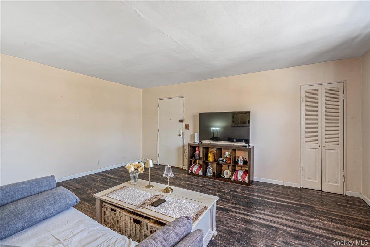 242-68 Horace Harding Expressway # upper, Douglaston, NY 11362