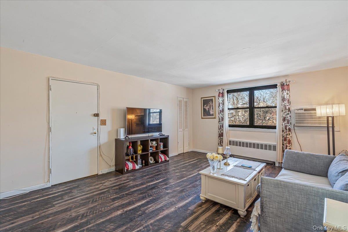 242-68 Horace Harding Expressway # upper, Douglaston, NY 11362