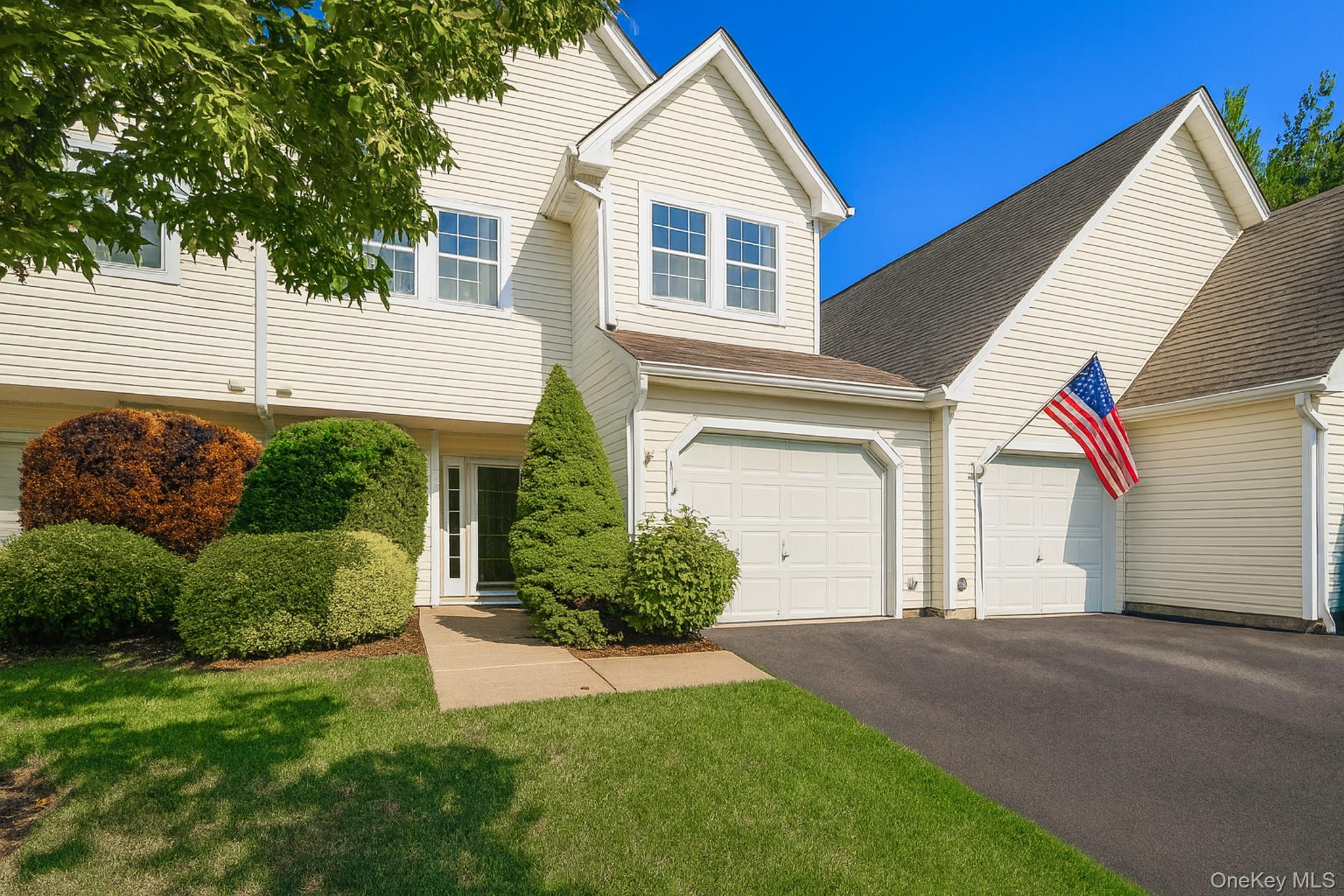 139 Erin Lane, East Setauket, NY 11733