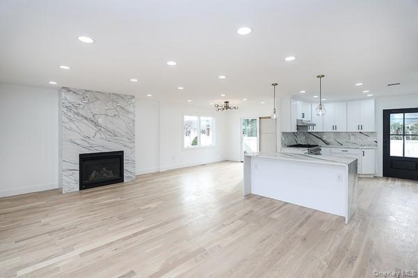 92 Kings Walk, Massapequa Park, NY 11762