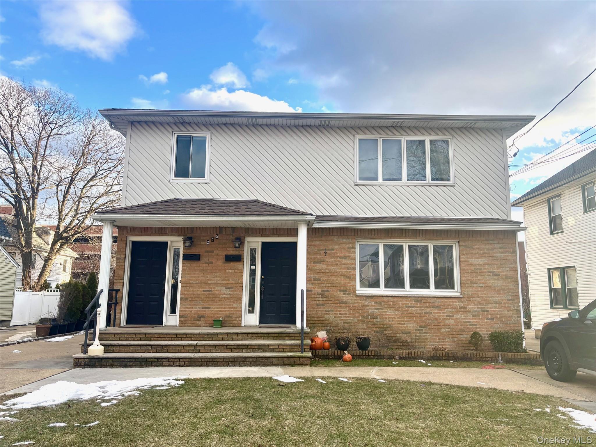 225 Cleveland Avenue, Mineola, NY 11501