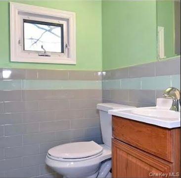 102 Applegate Drive, Central Islip, NY 11722