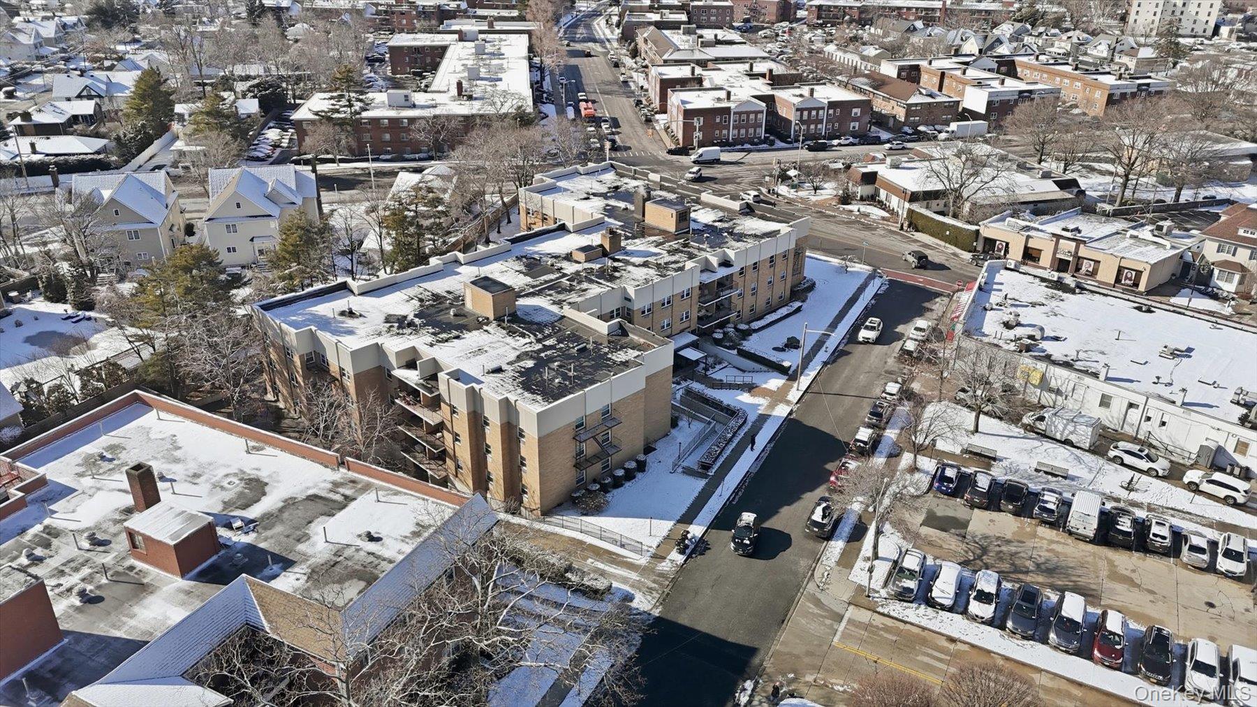 10 Lenox Road # 1G, Rockville Centre, NY 11570