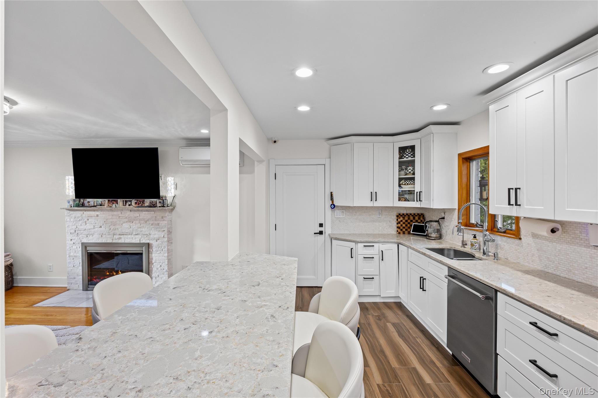 8 Willow Road, New Hyde Park, NY 11040