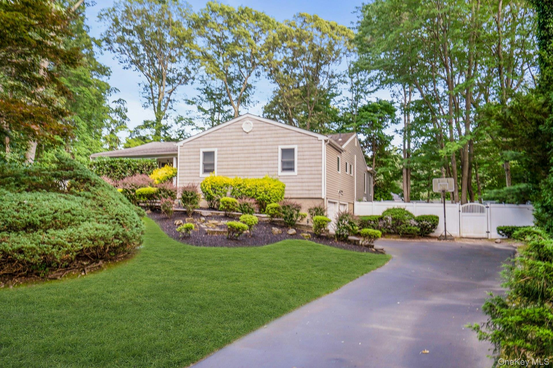 48 Randolph Drive, Dix Hills, NY 11746