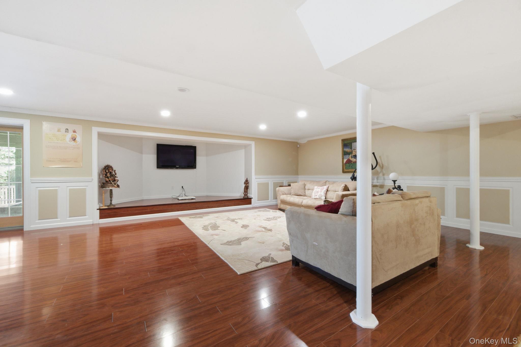 19 Cobblestone Court, Centerport, NY 11721