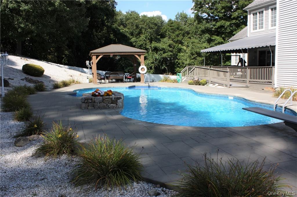 17 Waring Drive, Carmel, NY 10512