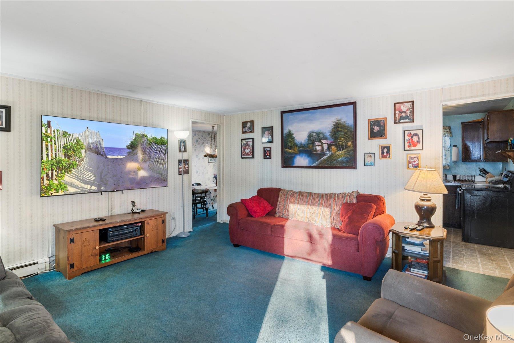 9 W 8th Street, Ronkonkoma, NY 11779