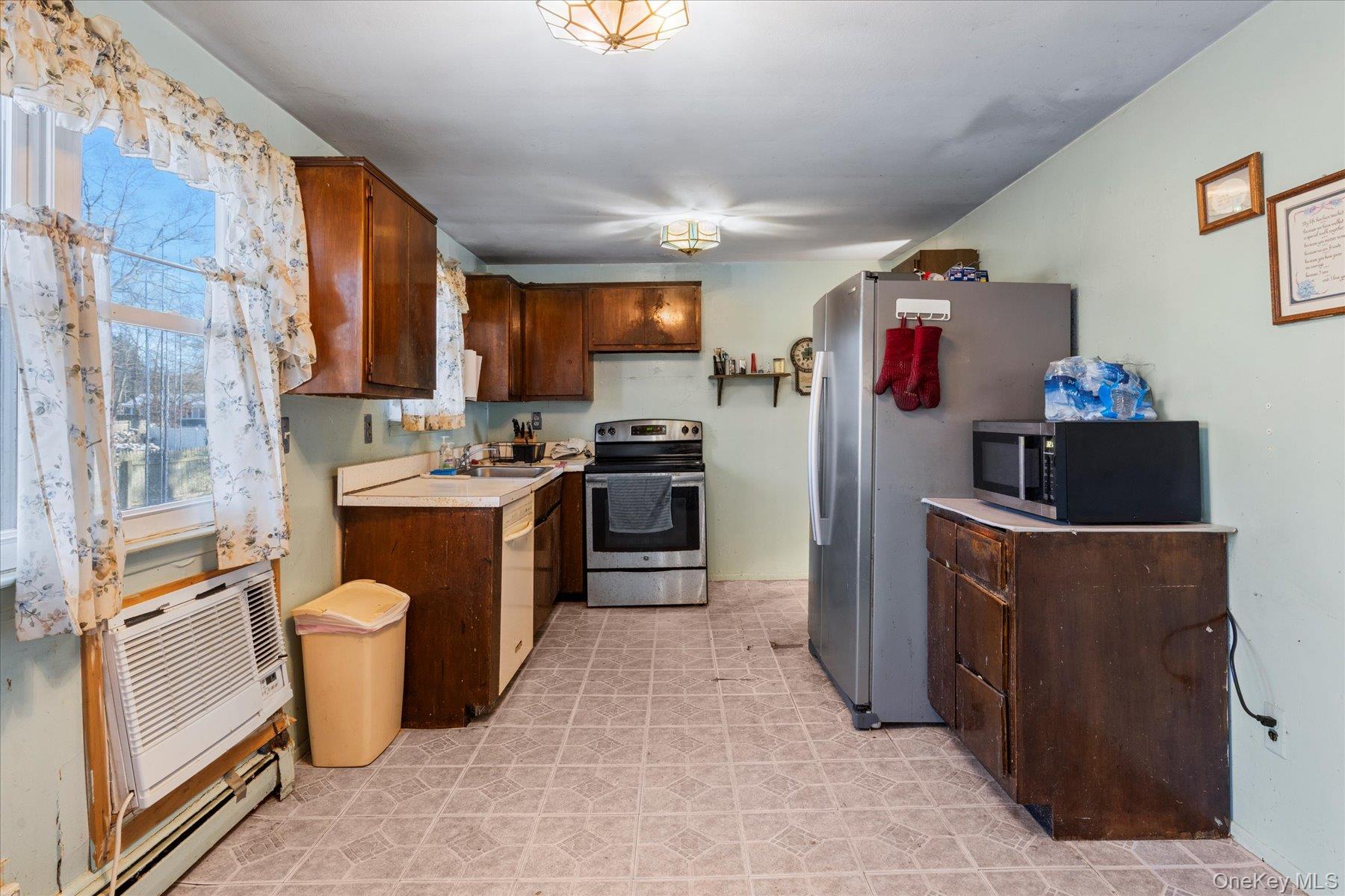 9 W 8th Street, Ronkonkoma, NY 11779