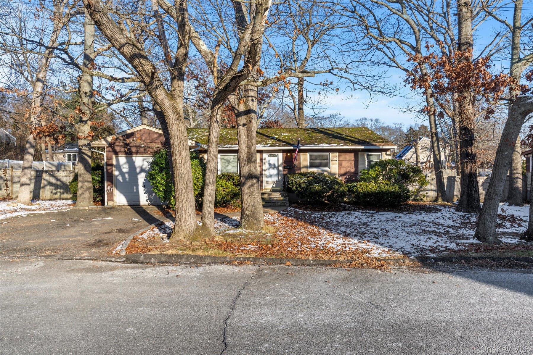 9 W 8th Street, Ronkonkoma, NY 11779