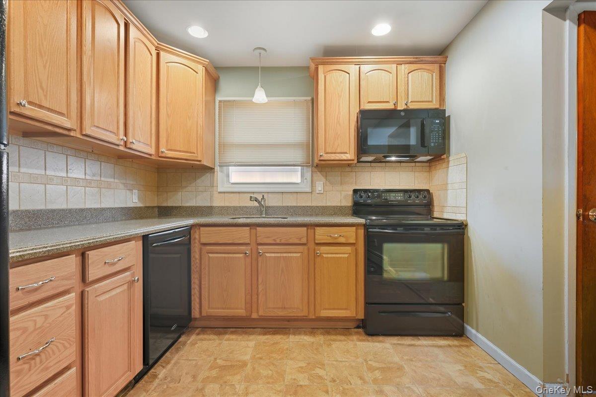 49 Atlantic Avenue, Carle Place, NY 11514