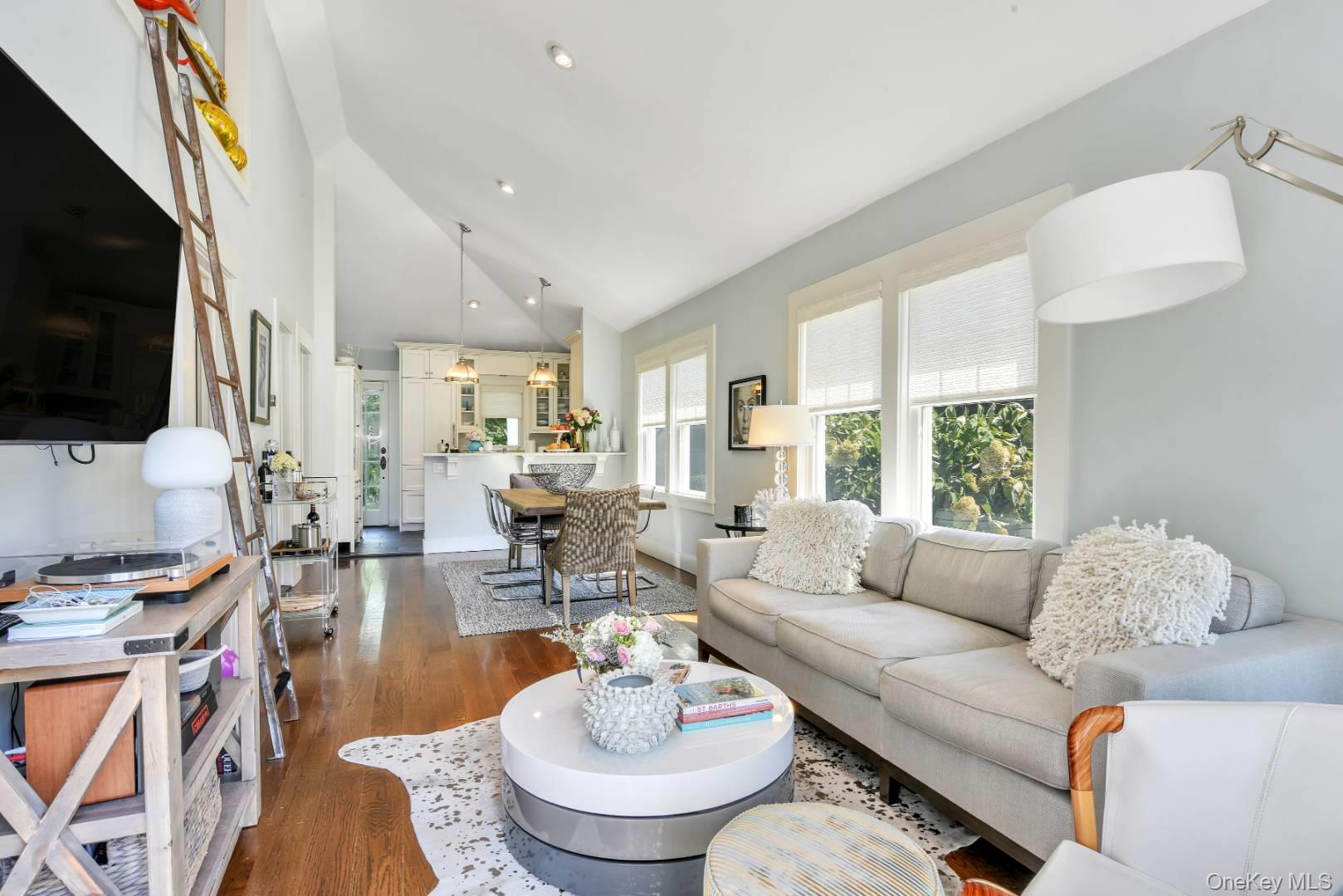 10 Henry Street, Southampton, NY 11968