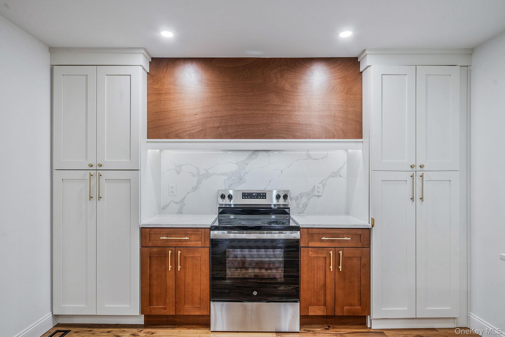 6 Connetquot Drive, Oakdale, NY 11769