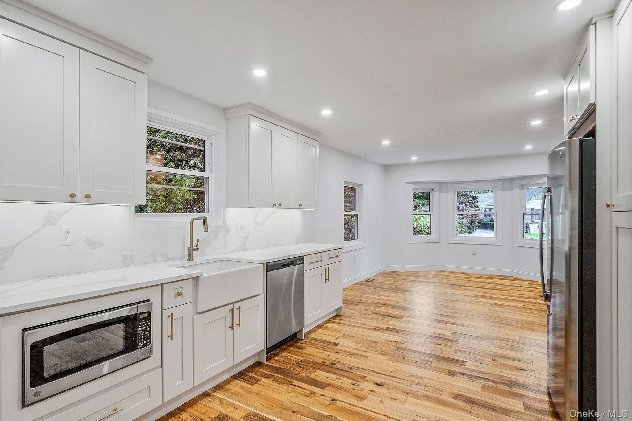 6 Connetquot Drive, Oakdale, NY 11769