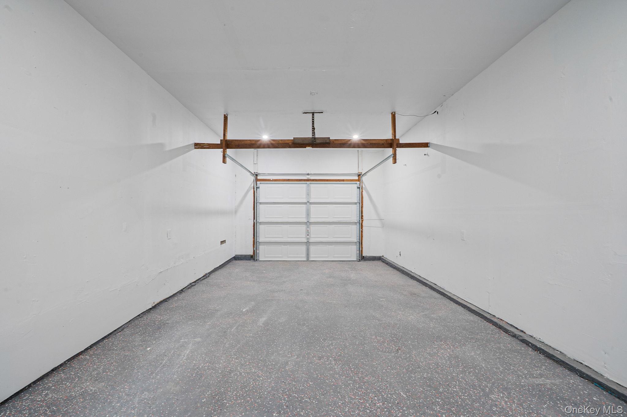 6 Connetquot Drive, Oakdale, NY 11769