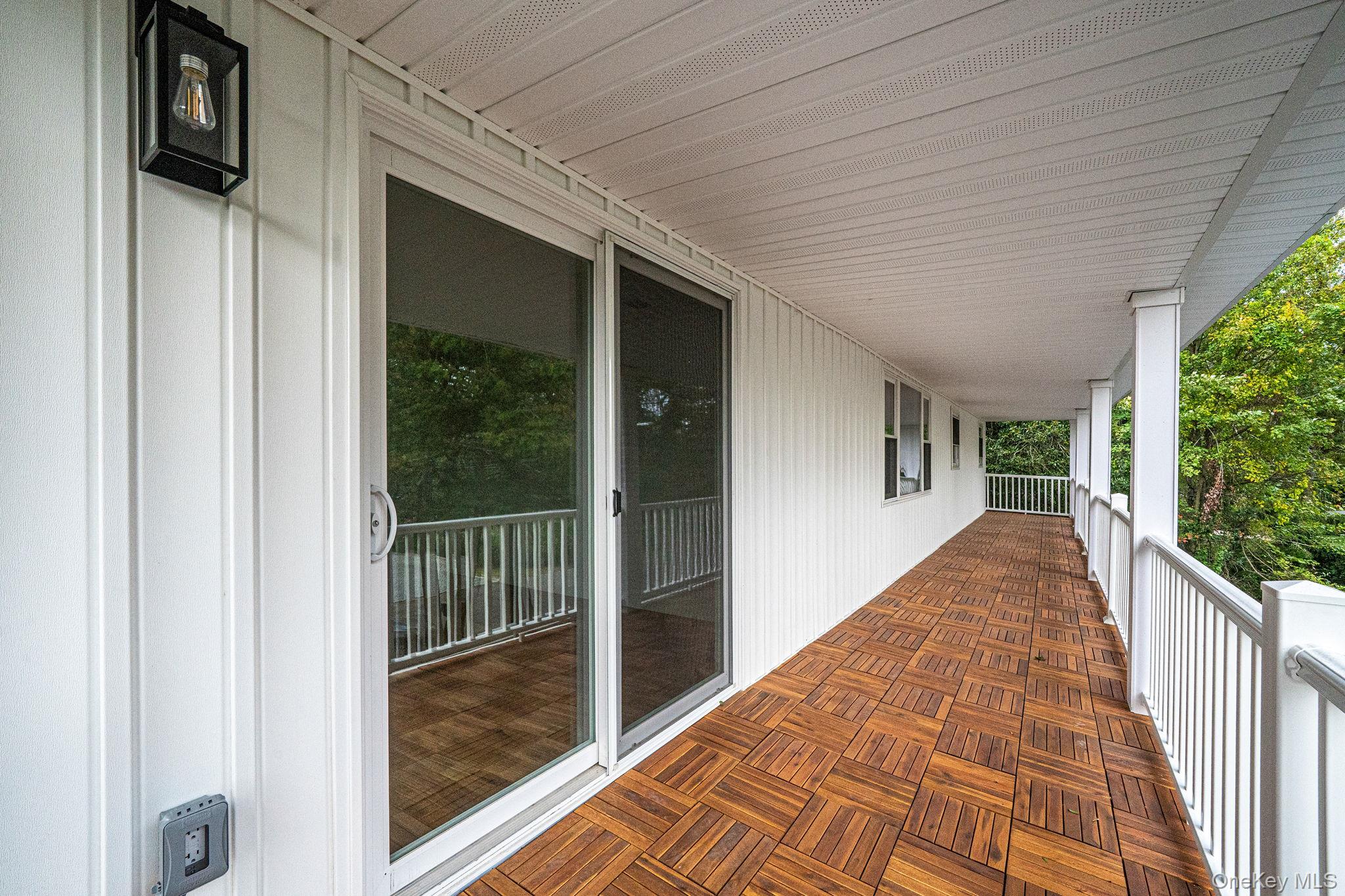 6 Connetquot Drive, Oakdale, NY 11769