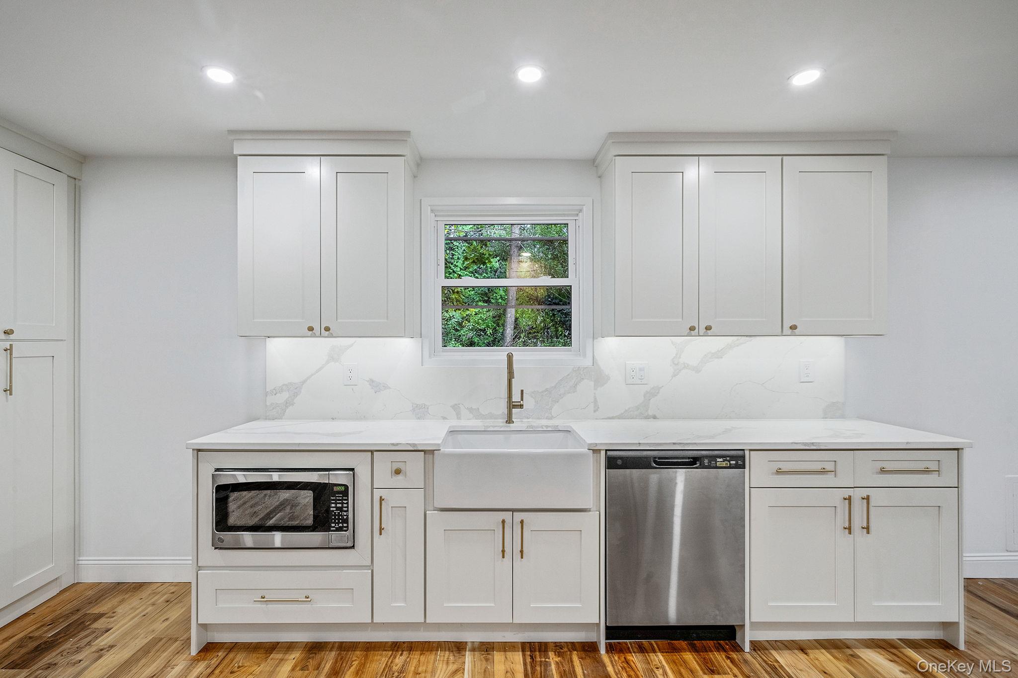 6 Connetquot Drive, Oakdale, NY 11769